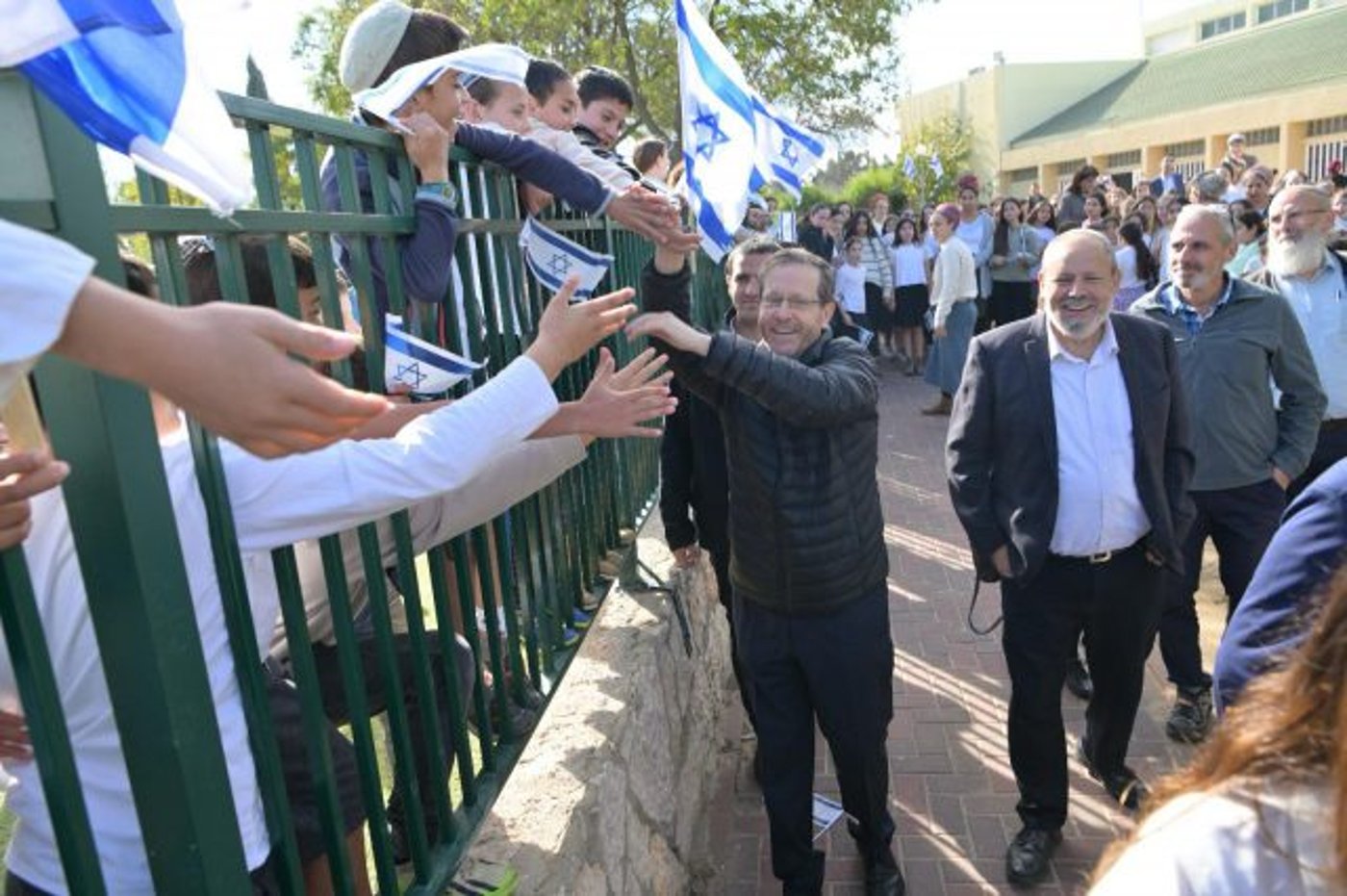 הרצוג נפגש עם המשפחות השכולות במועצת הר חברון