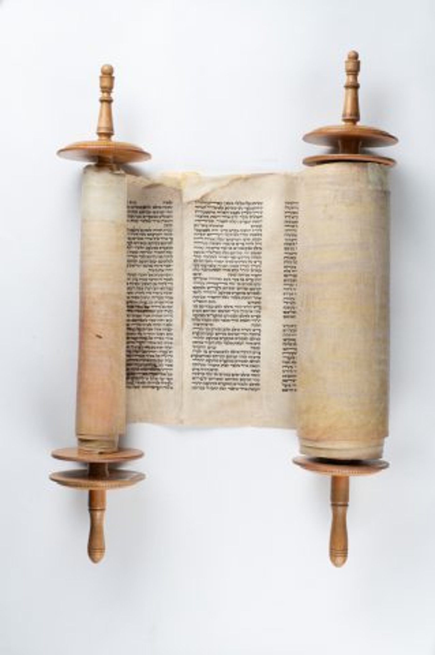 ספר התורה שניצל מליל הבדולח (יד ושם)
