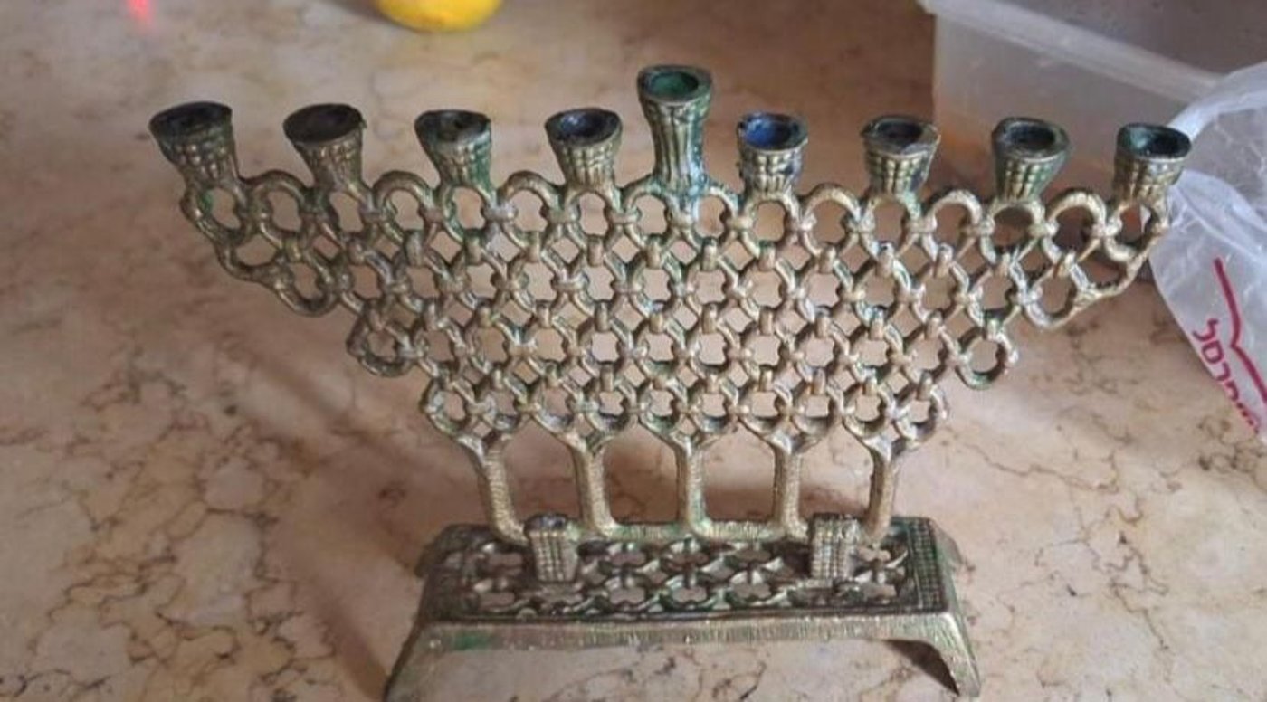 לוחם שמצא חנוכיה בעזה, מחפש את בעליה