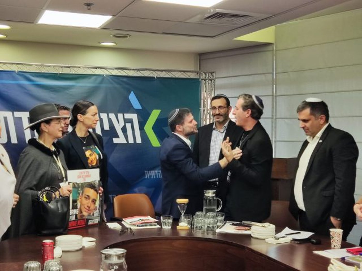 סמוטריץ' ומשפחות החטופים