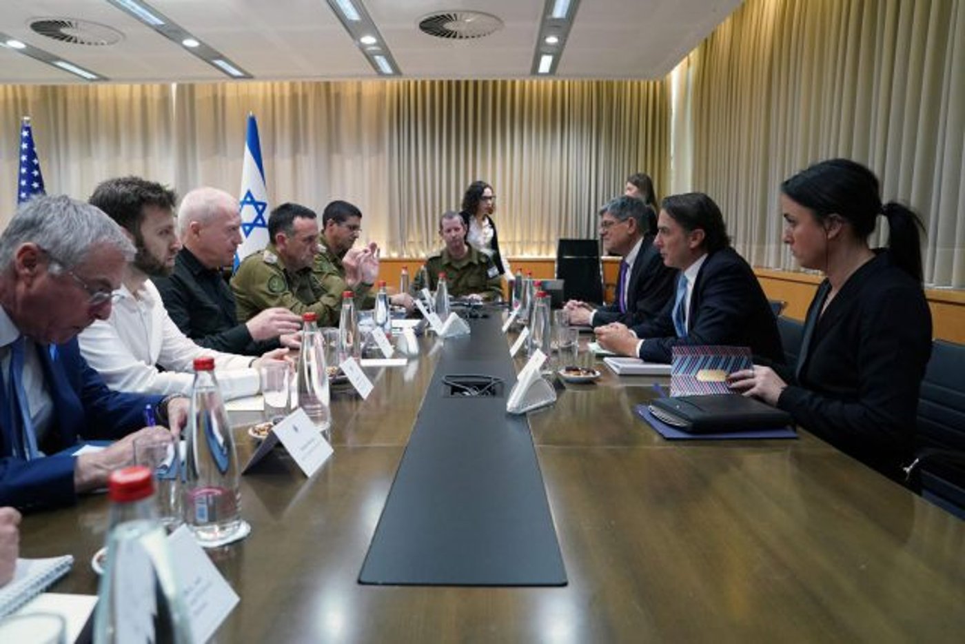 לוח זמנים קצר לפתרון מדיני