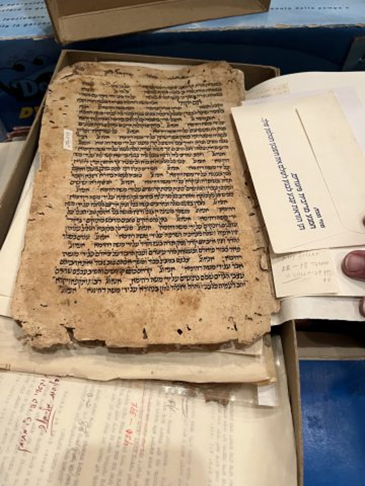 אוסף עצום של כתבי יד מיהדות תימן נמסר לספרייה