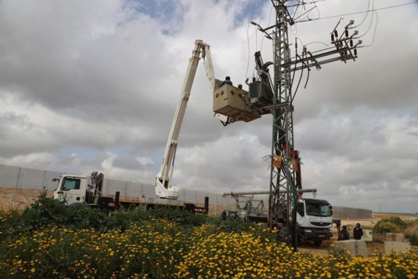 5 חודשים לטבח: רק היום תוקן קו החשמל לנחל עוז