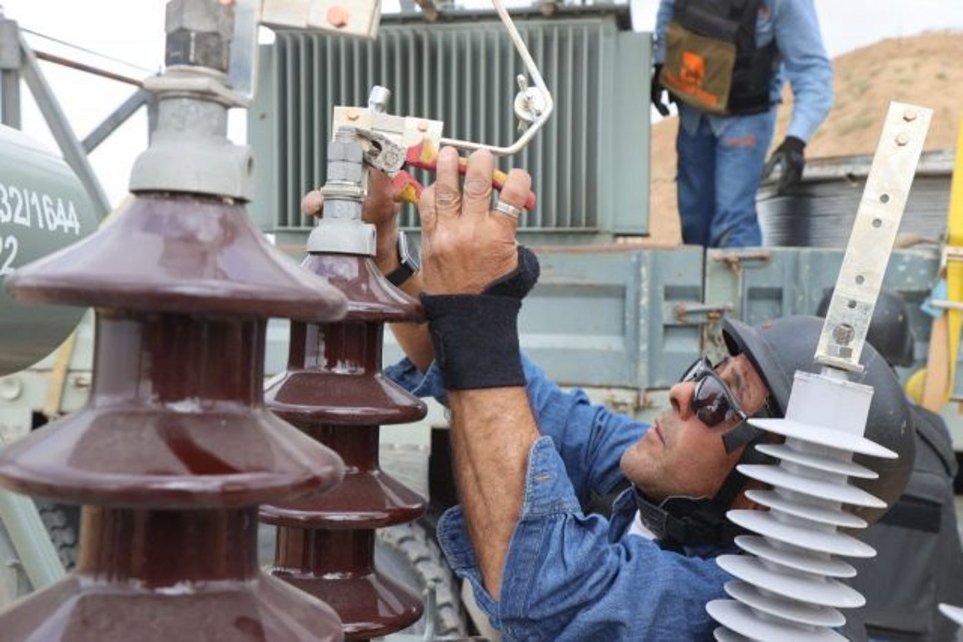 5 חודשים לטבח: רק היום תוקן קו החשמל לנחל עוז