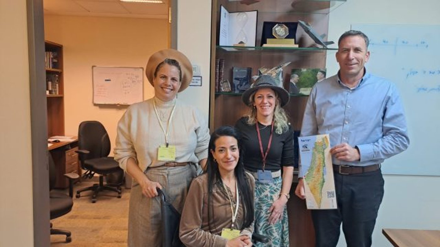 הצופות: נשים יוצאות לצמתים ומגינות על הבית