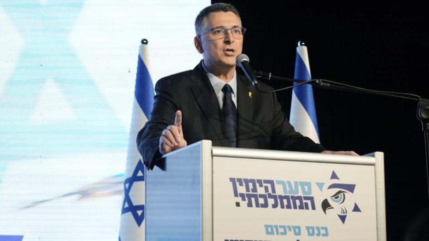 גדעון סער מטיל פצצה: מתפצל מהסיעה של גנץ