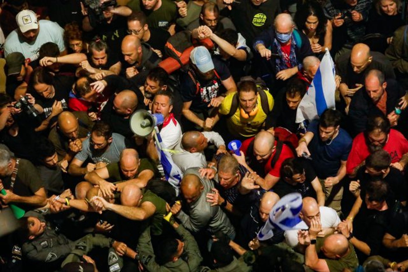 צפו: מפגיני שמאל שוב מתפרעים בתל אביב