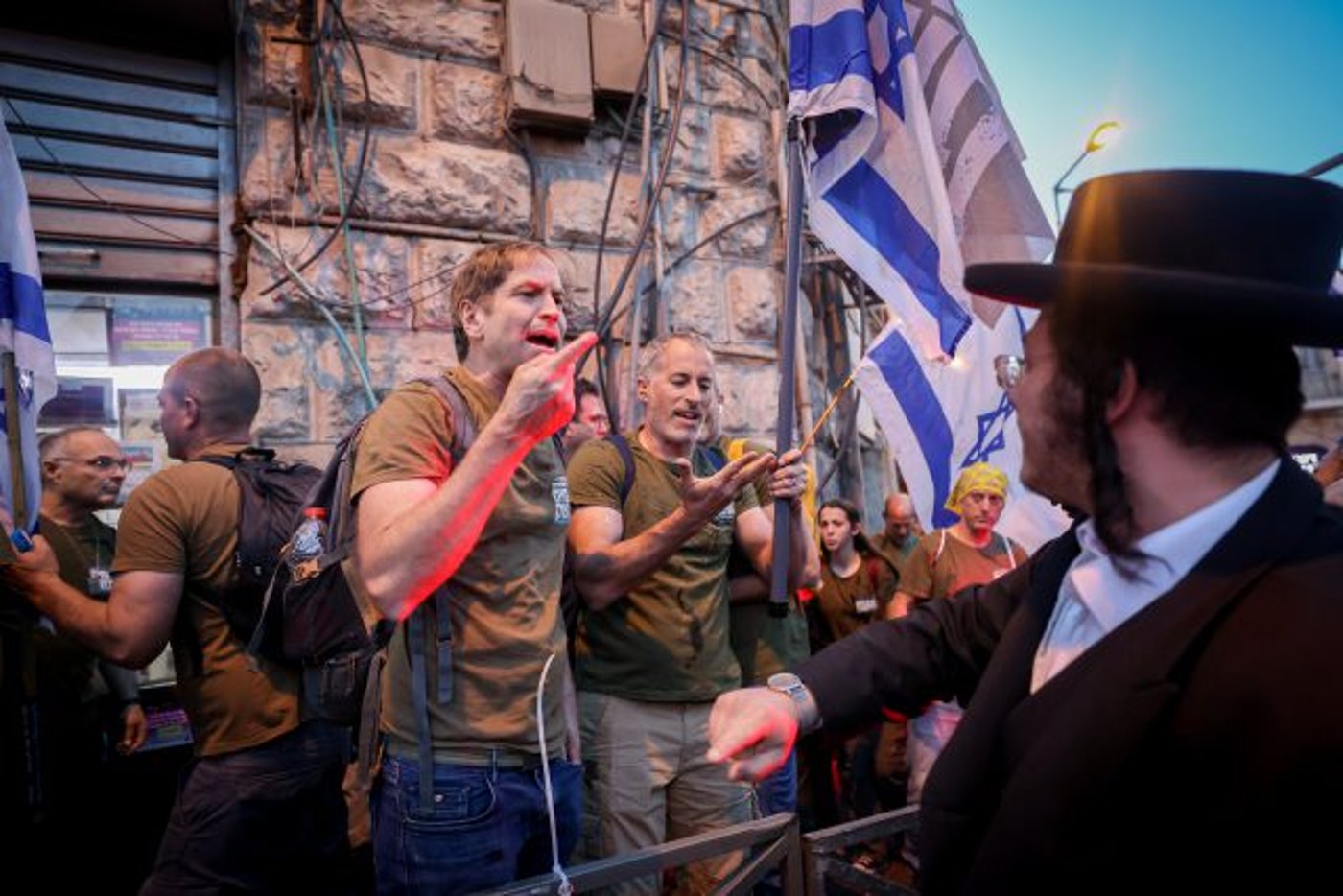 "ברוח טובה אפשר להגיע להסכמות", הפגנה נגד חרדים