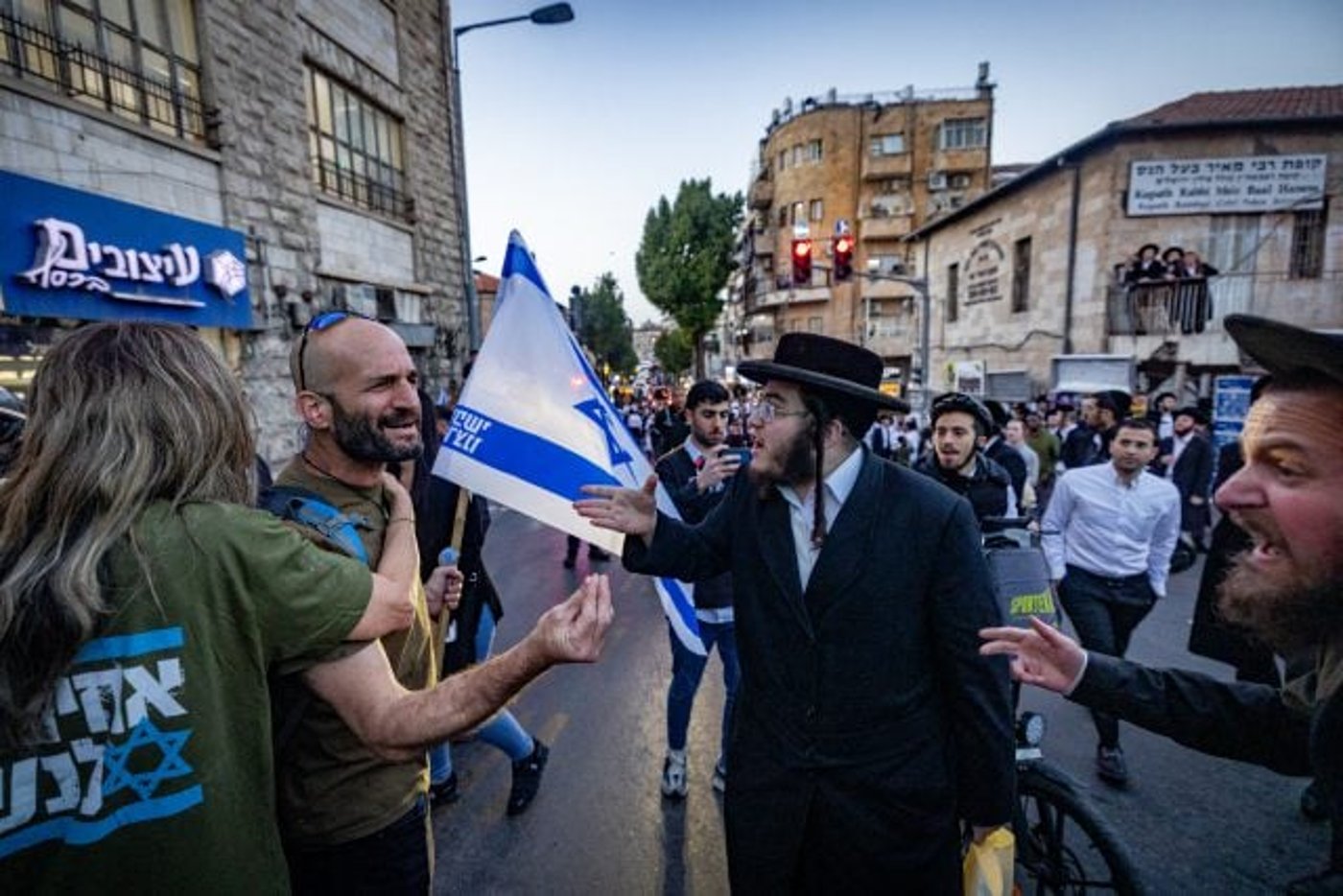 מחאת אחים לנשק במאה שערים