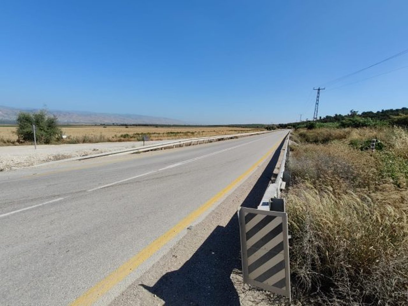 ציר "מינוס 200" עם הרי ירדן ברקע,