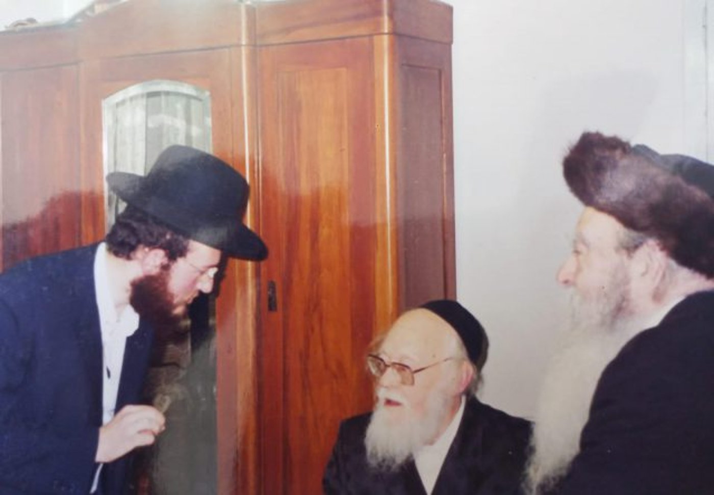 (הרב איישיב, הרב רפאל לוין והרב אריה לוין)