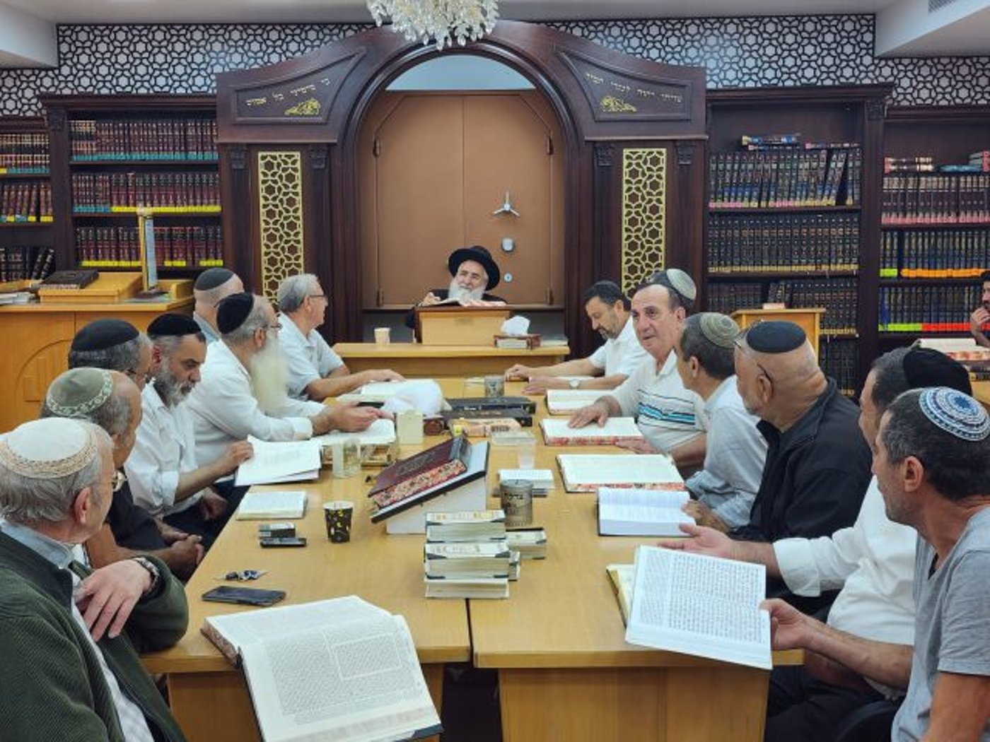 הרב מיכאל עמוס בשיעור