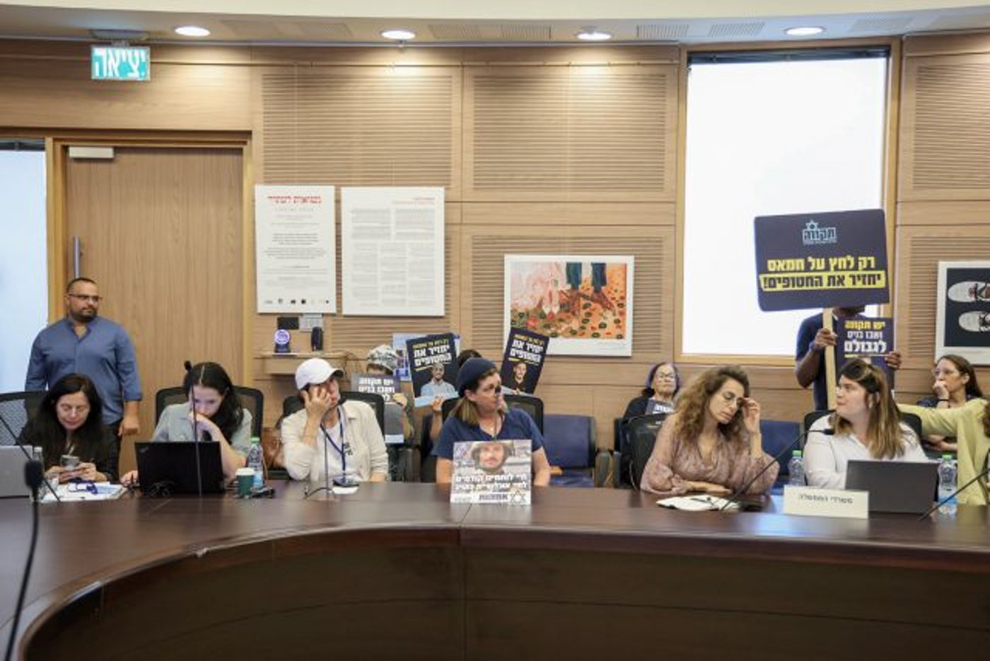 בת החטוף: "הבית מטונף, מצעים לא מוחלפים והכיור מלא"