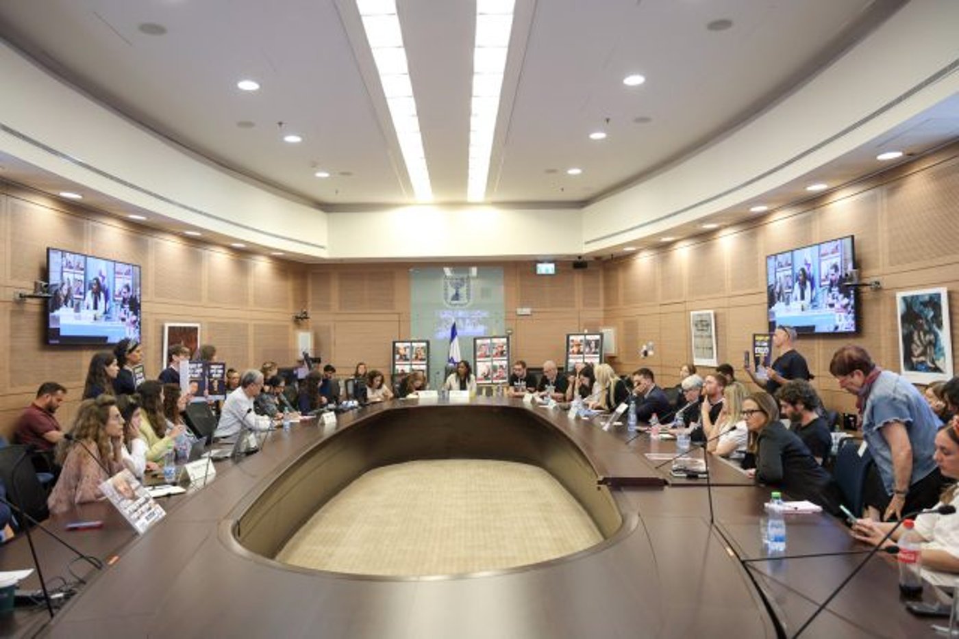 בת החטוף: "הבית מטונף, מצעים לא מוחלפים והכיור מלא"