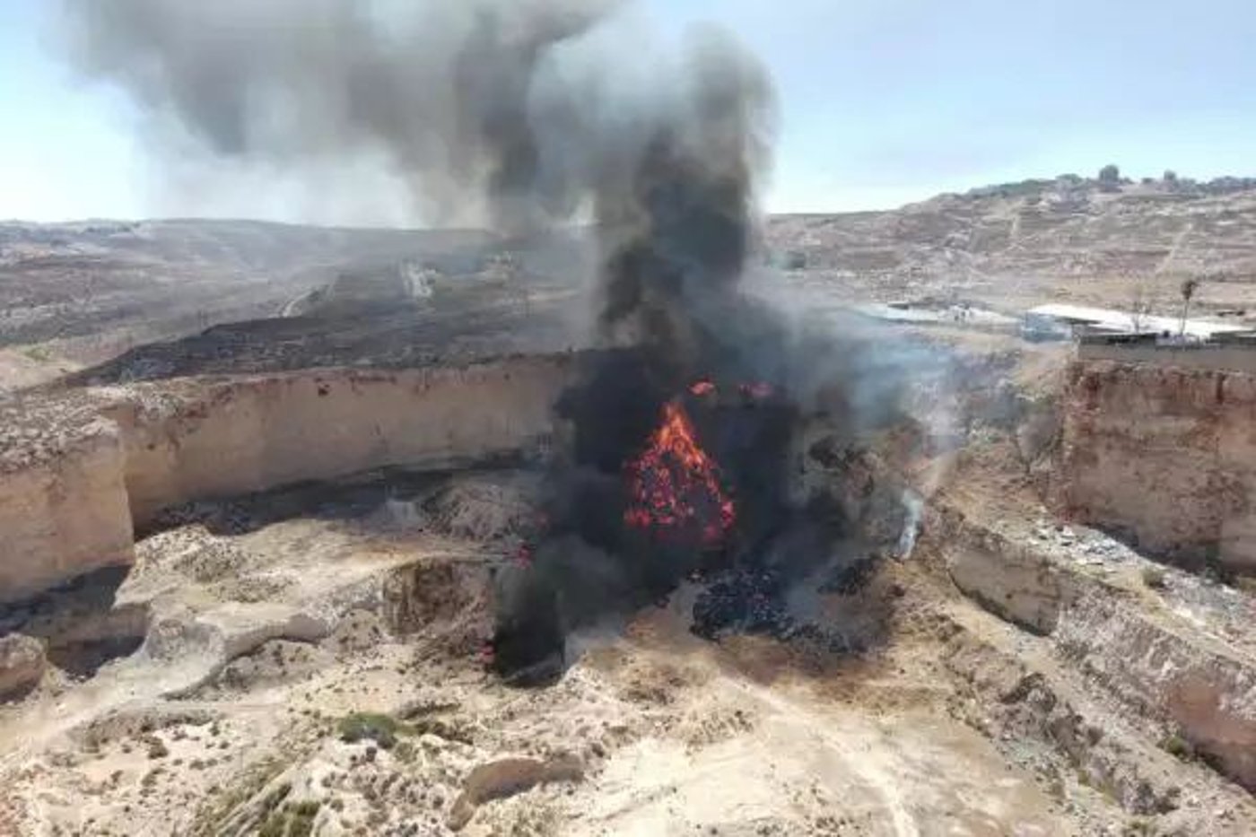 שריפת הענק לפני כשנה (תנועת רגבים)