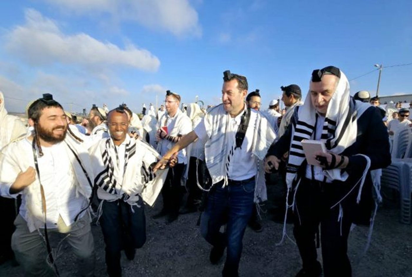 שבוע לאחר ההסדרה: אלפים בתפילת ר"ח באביתר