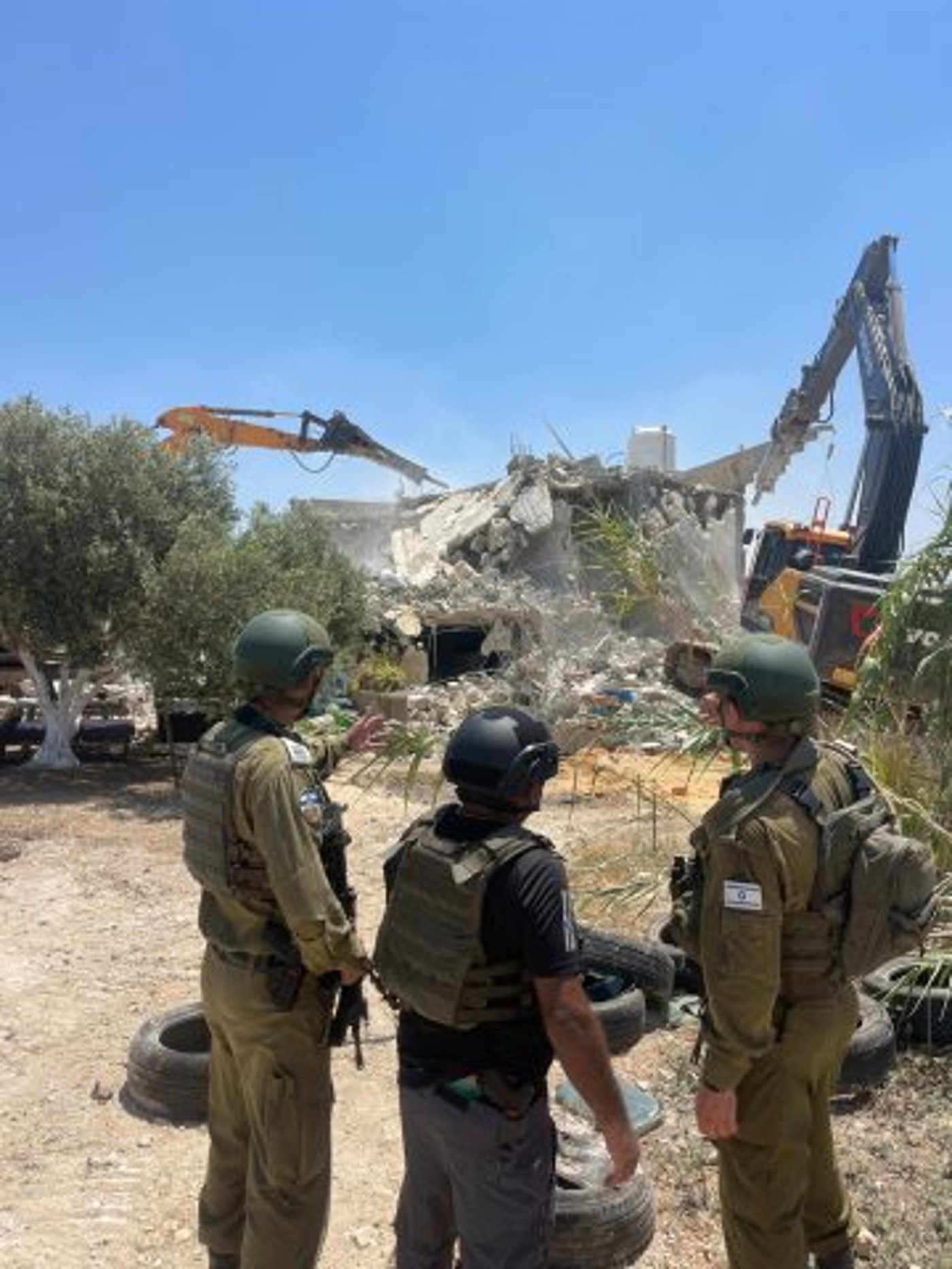 סמוך לגדר: נהרסו מבנים מהם בוצע ירי לבת חפר