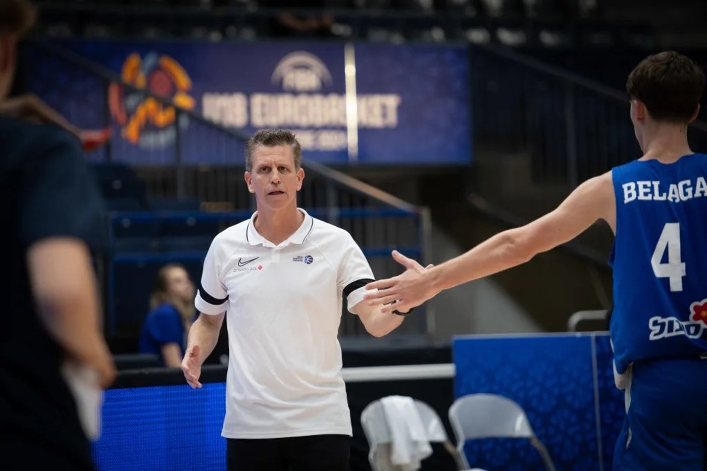 המאמן שרון אברהמי באליפות (באדיבות FIBA)