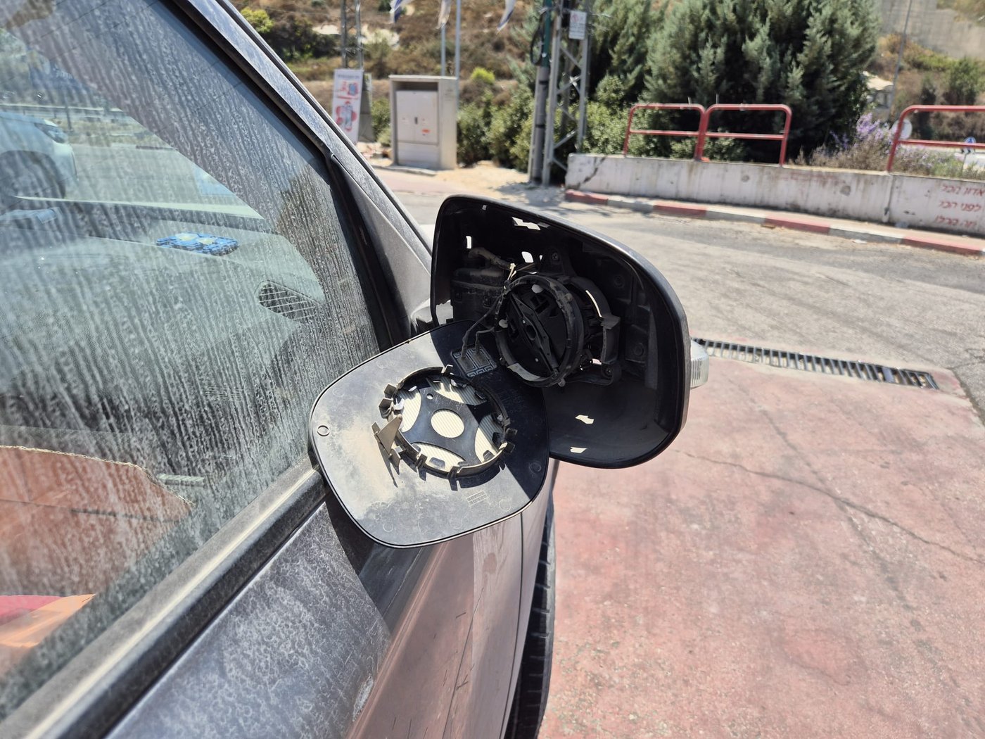 רכב שנפגע מאבנים בציר גלעד