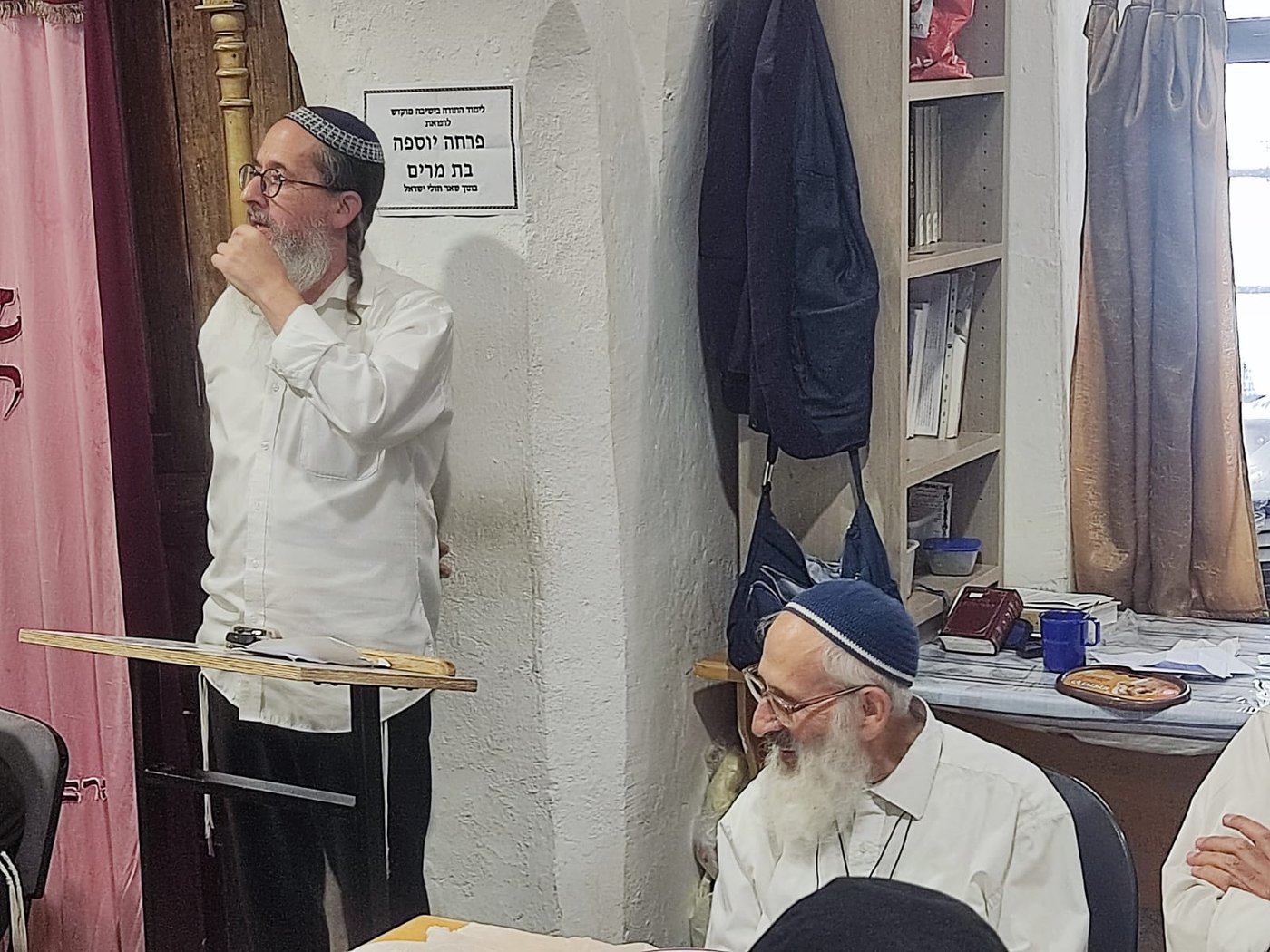 הרב מרדכי ציון והרב שלמה אבינר במסיבת הגיוס בעטרת כהנים