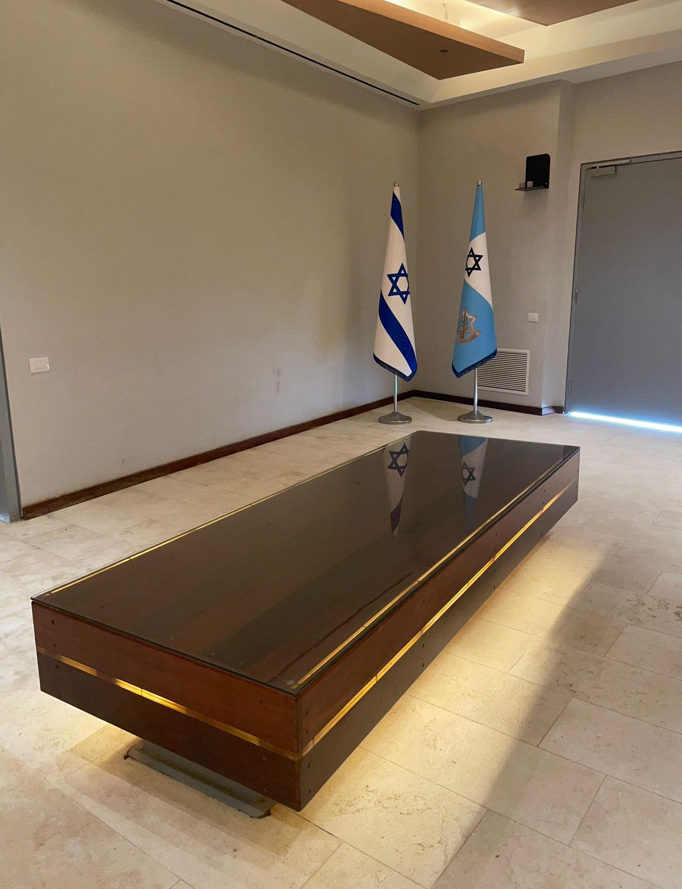 (חדר הפרידה של המשפחה מהחלל, מכאן יוצאים לקבורה)