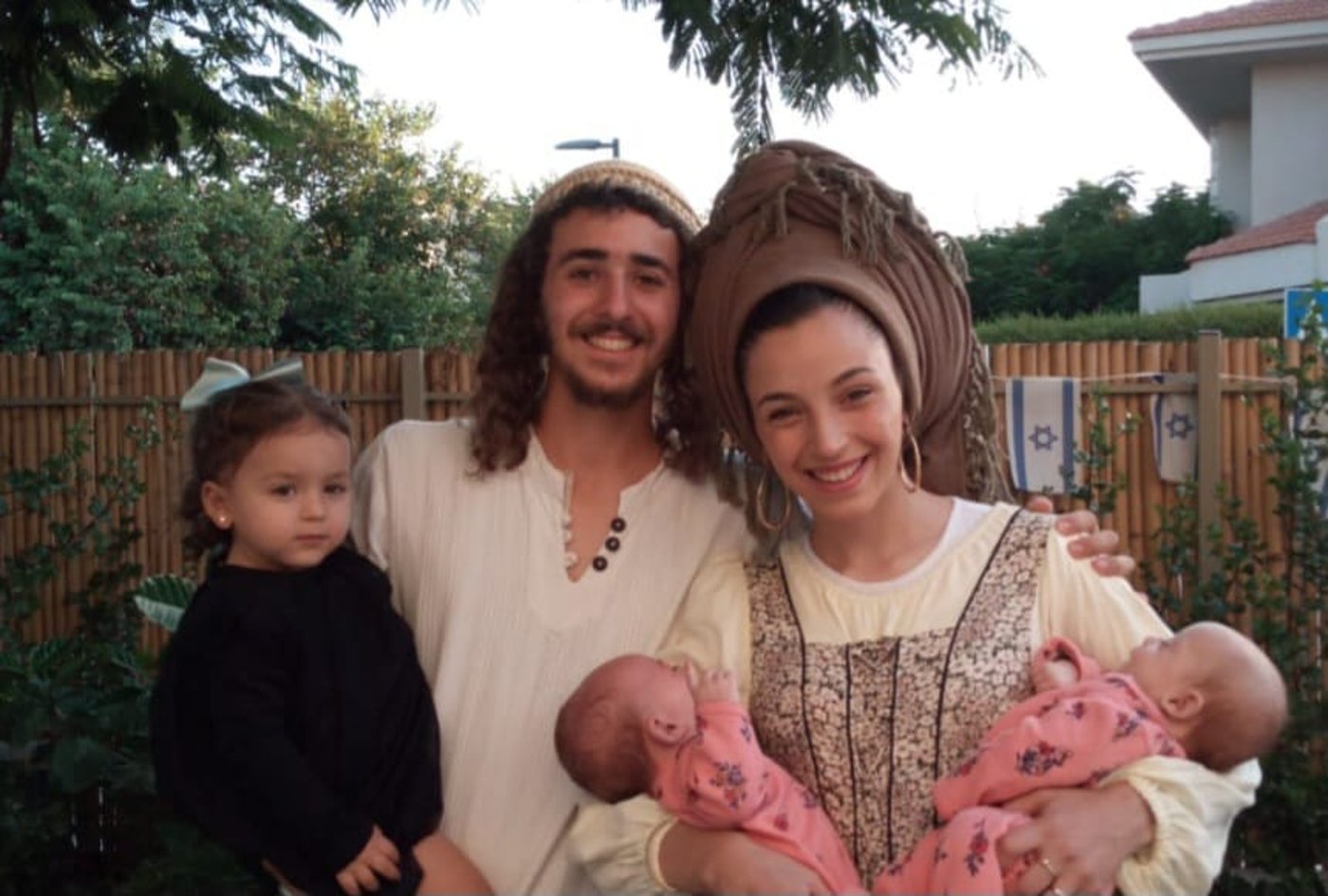 נתנאל בוקאיה עם משפחתו