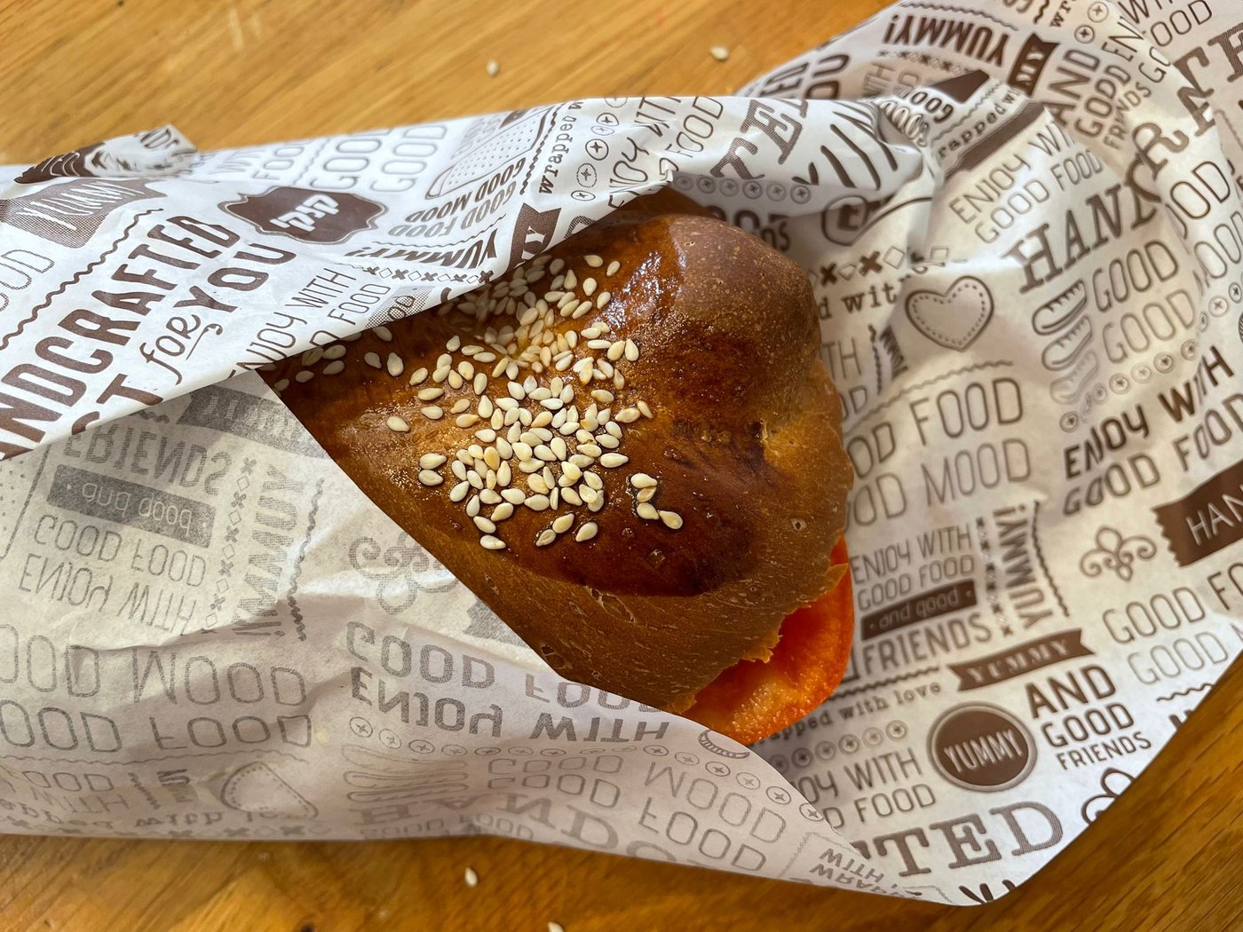 הרגשה של בית קפה בהפסקה: נייר עטיפה לסנדוויצ'ים אטום לנוזלים