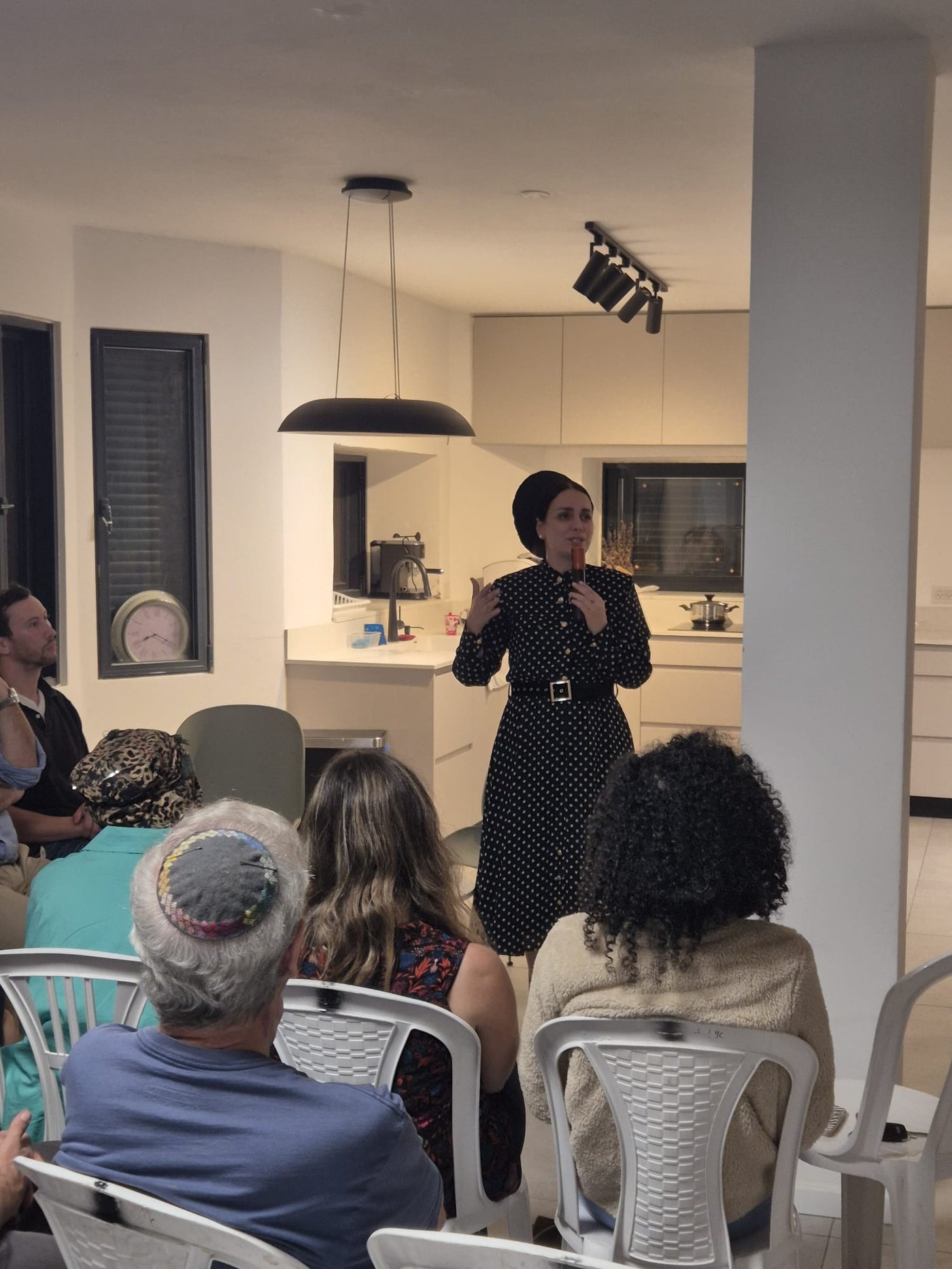 ח"כ לימור סון הר מלך בפגישה עם התושבים בקרני שומרון