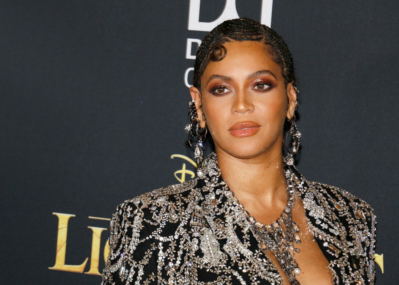 ממצאים או קונספירציות? הפרשייה שמסעירה את הוליווד