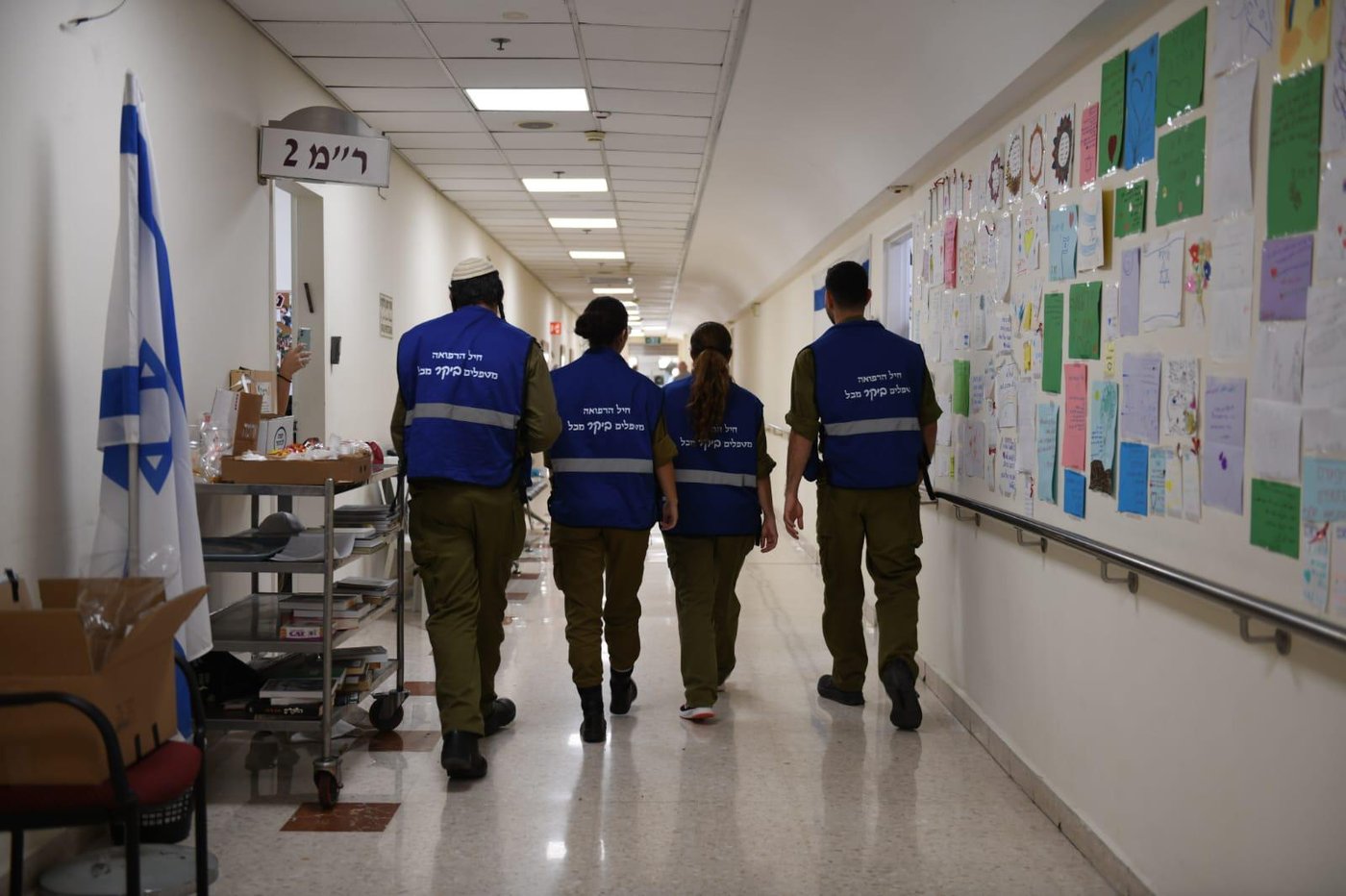 "למנוע את הדפיקות בדלת והדפיקות בלב"