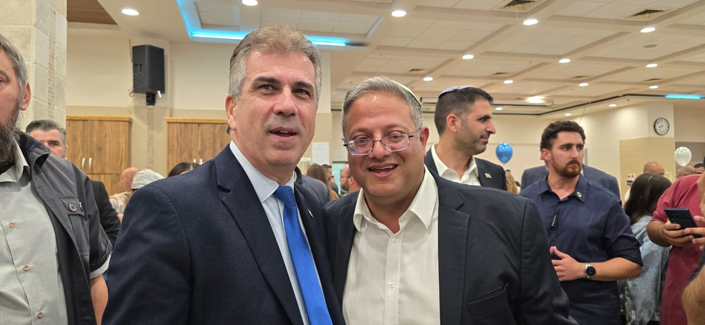 שר האנרגיה אלי כהן (אור לדרמן)
