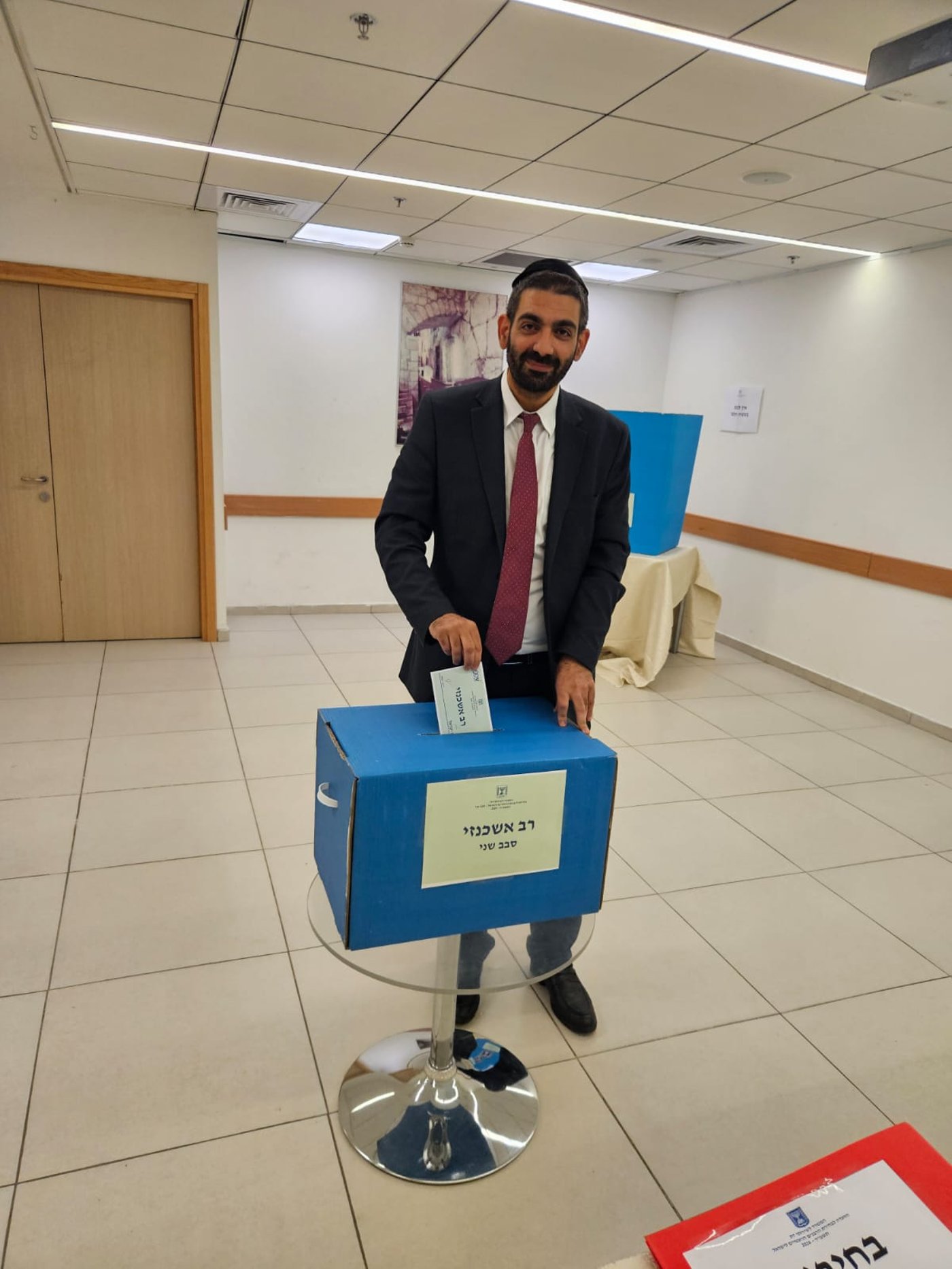נפתחה ההצבעה: החלו הבחירות החוזרות לרב הראשי האשכנזי