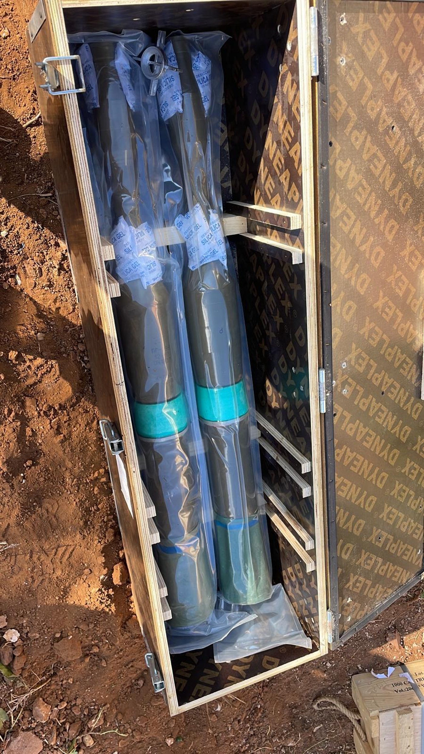 בתוך הסבך: צה"ל חושף טילים מוכנים של חיזבאללה