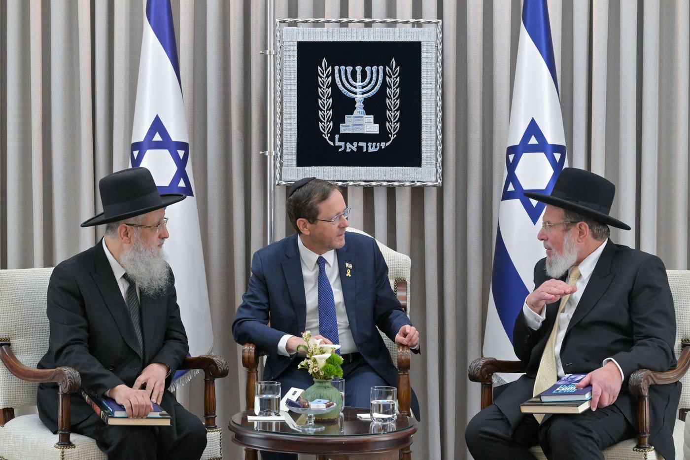 נשיא המדינה יחד הרבנים הראשיים לישראל (דוברות בית הנשיא)
