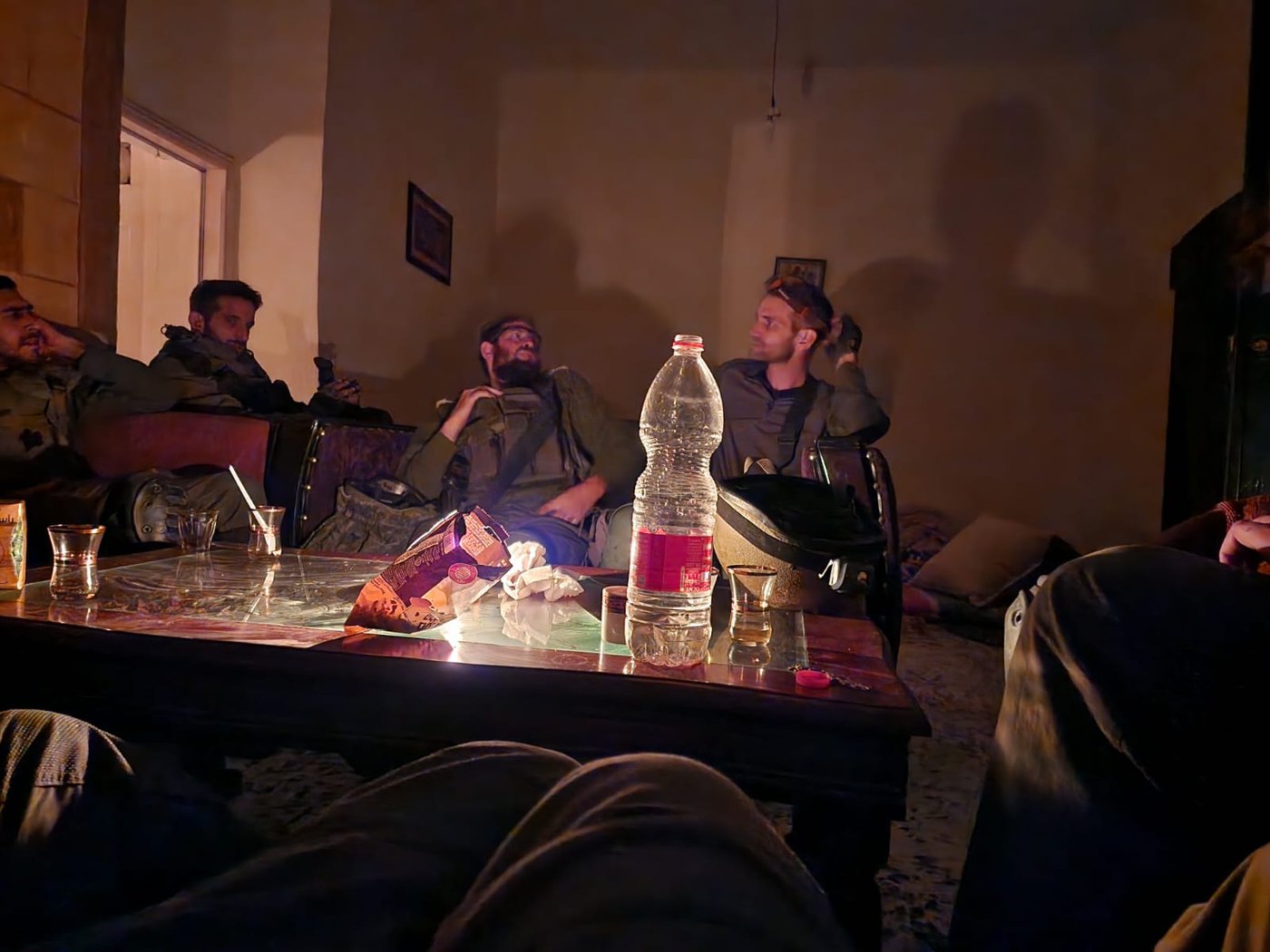 (רגע לפני ההיתקלות: אביתר מימין, הרב אבי גןלדברג הי"ד לצידו ואליאב אביטבול הי"ד בסוף)