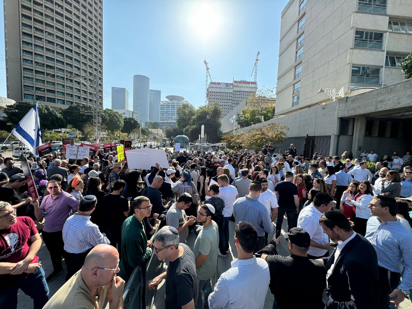 הדלפת המסמכים: מאות מפגינים בקריאה לשחרור החשודים בפרשה