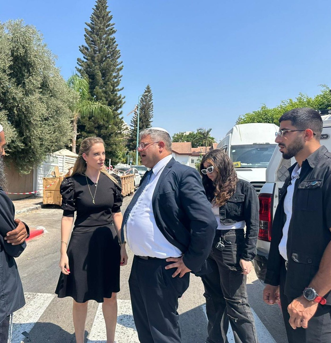 (השר איתמר בן גביר בסיור בלוד עם הדר מילר)