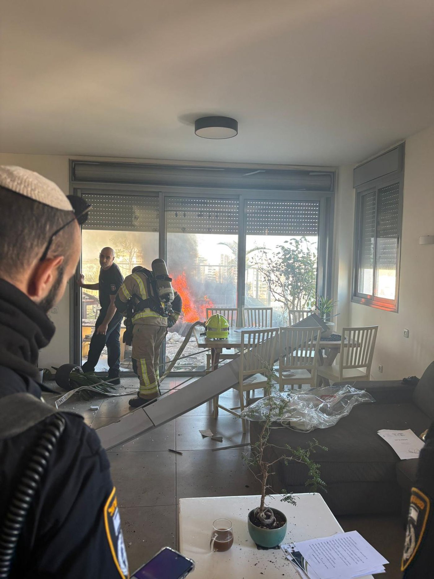 פיצוץ במבנה רב קומות ביבנה, חשד לכטב"מ