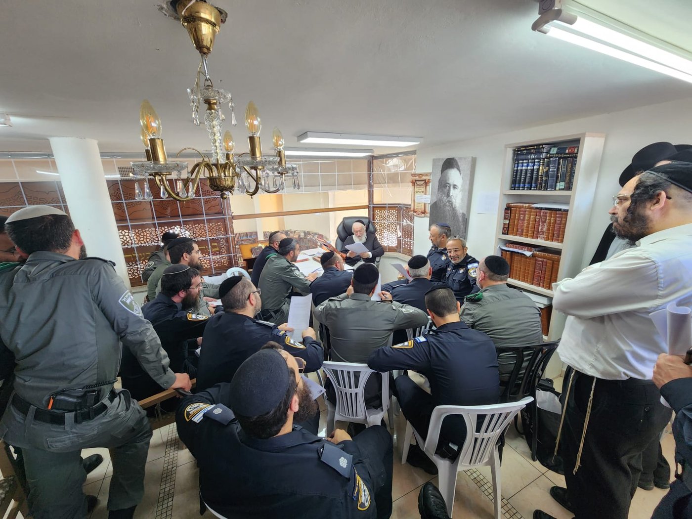 רבני המשטרה עם הרב זילברשטיין (דוברות המשטרה)
