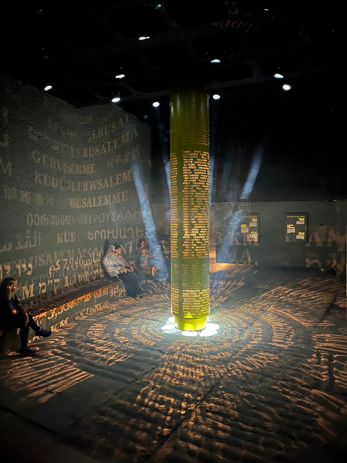 באנו חושך לגרש: חנוכה משפחתי מרגש בירושלים