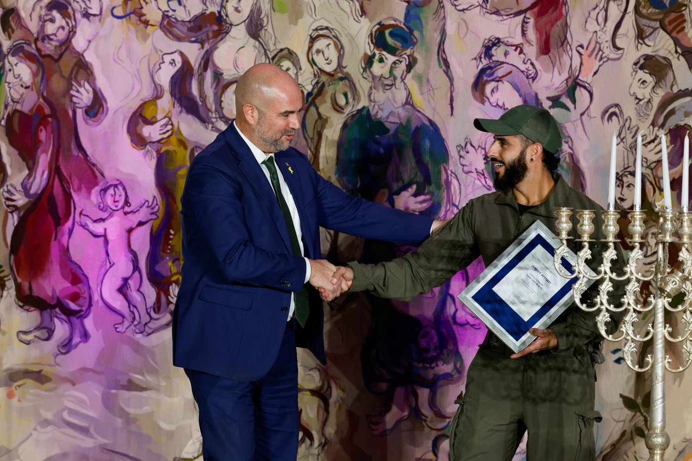 בסימן גבורה: הדלקת הנרות המרגשת עם גיבורי המלחמה בכנסת. צפו