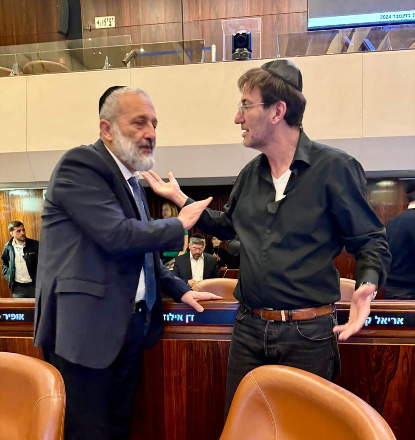 ח"כ דרעי מנחם את בימסוט שהגיע מהשבעה על אימו