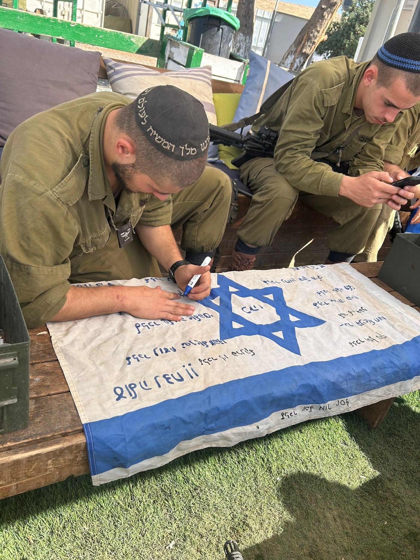 הלוחם שנלחם על חייו בשיר מרגש: "אני מאמין בנסתר"