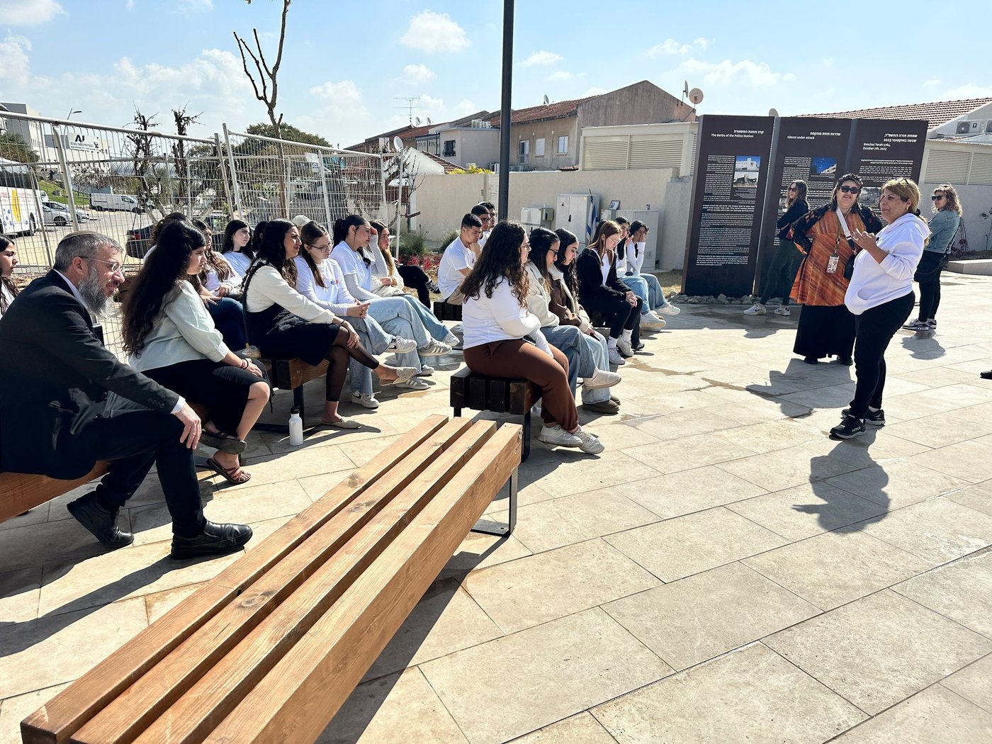 מרגש: תלמידי התיכון בשדרות כותבים ספר תורה להנצחת נופלי העיר