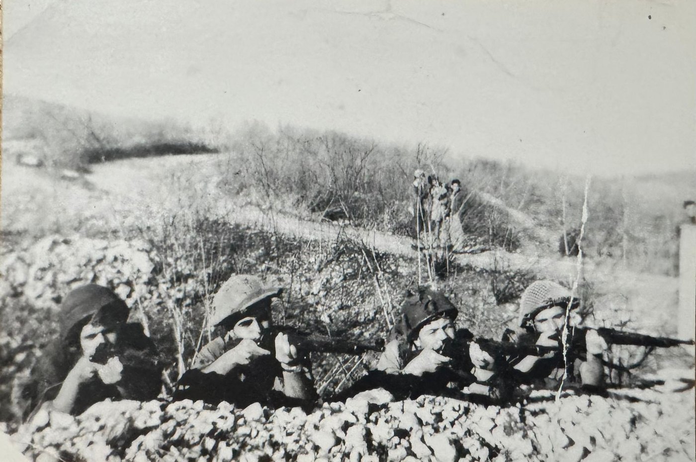 יוסף לביא מתועד ראשון מימין, לאחר שעלה ארצה בתום המלחמה והתגייס לפלמ"ח. במלחמת העצמאות הוא לחם בקרבות הקשים על פריצת הדרך לירושלים הנצורה. את הטלית שקיבל בברגן בלזן שמר יוסף עד יומו האחרון – כסמל לאמונה. לתקווה. לניצחון.