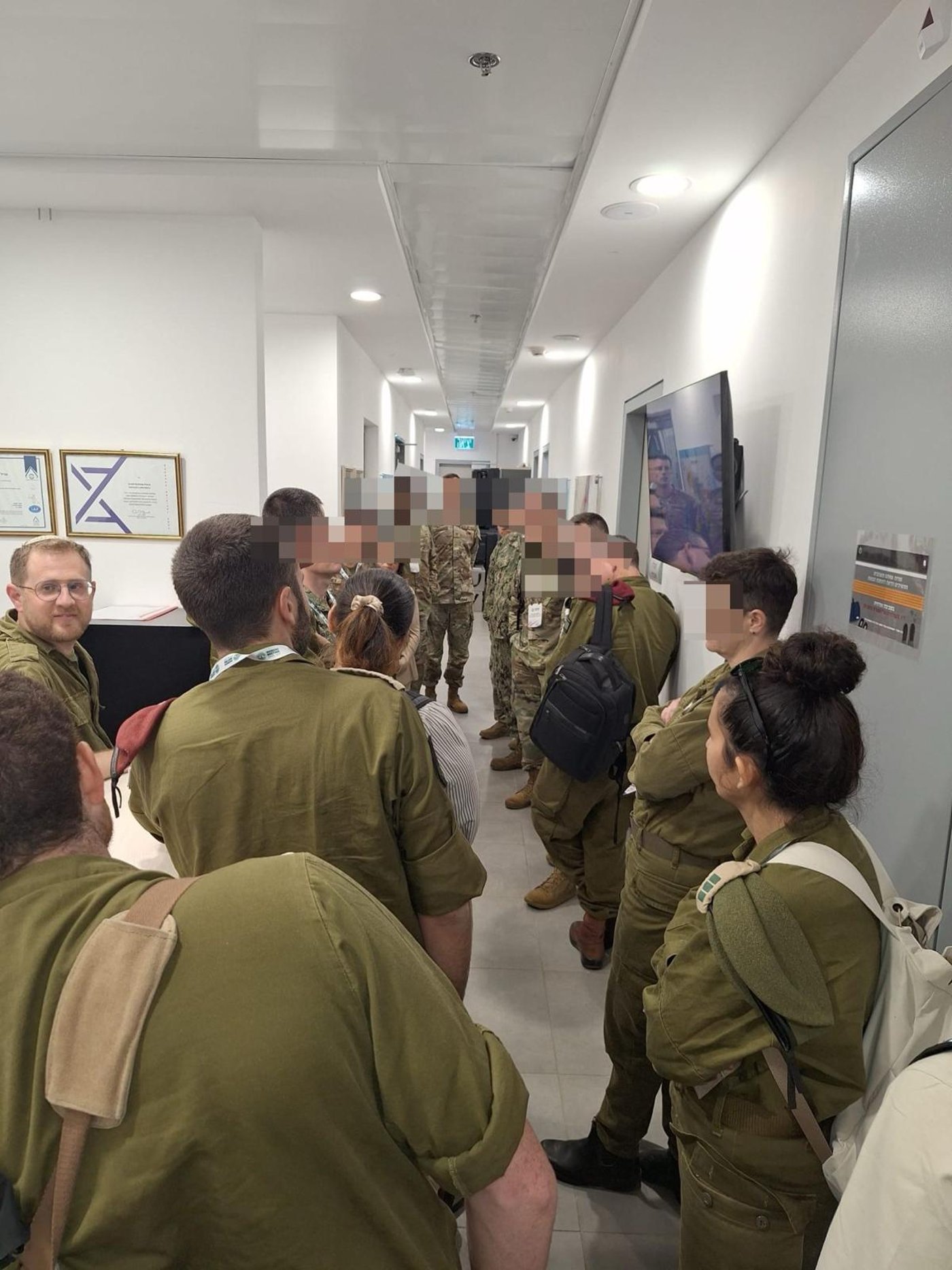 "להוט להמשיך איתכם": צבא ארה"ב בביקור במעבדת הרבנות הצבאית