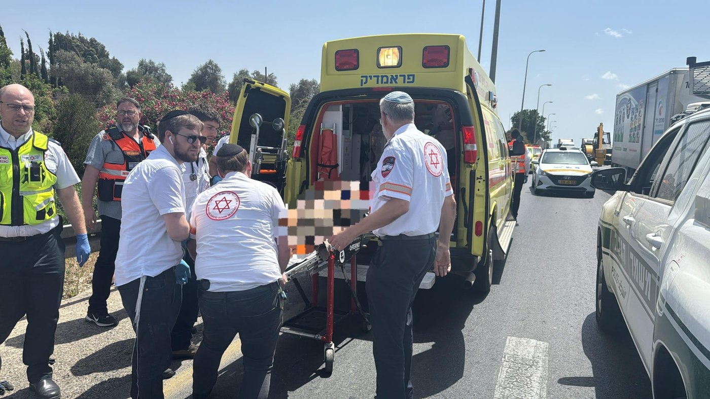 6 רוכבי אופניים חשמליים נפגעו מרכב סמוך למושב ישרש
