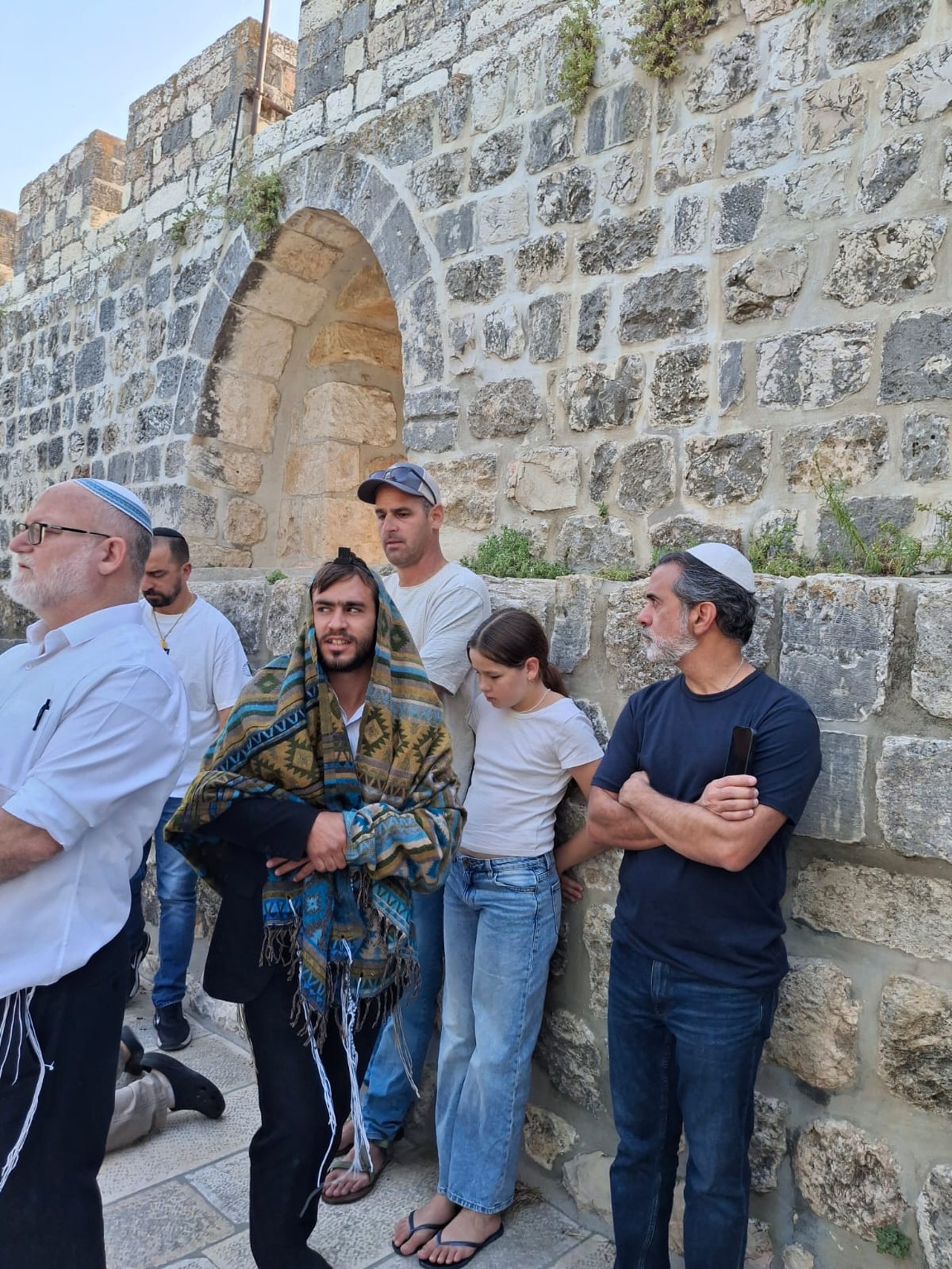 לכבוד יום ירושלים: דגל ישראל הונף בהר הבית | צפו