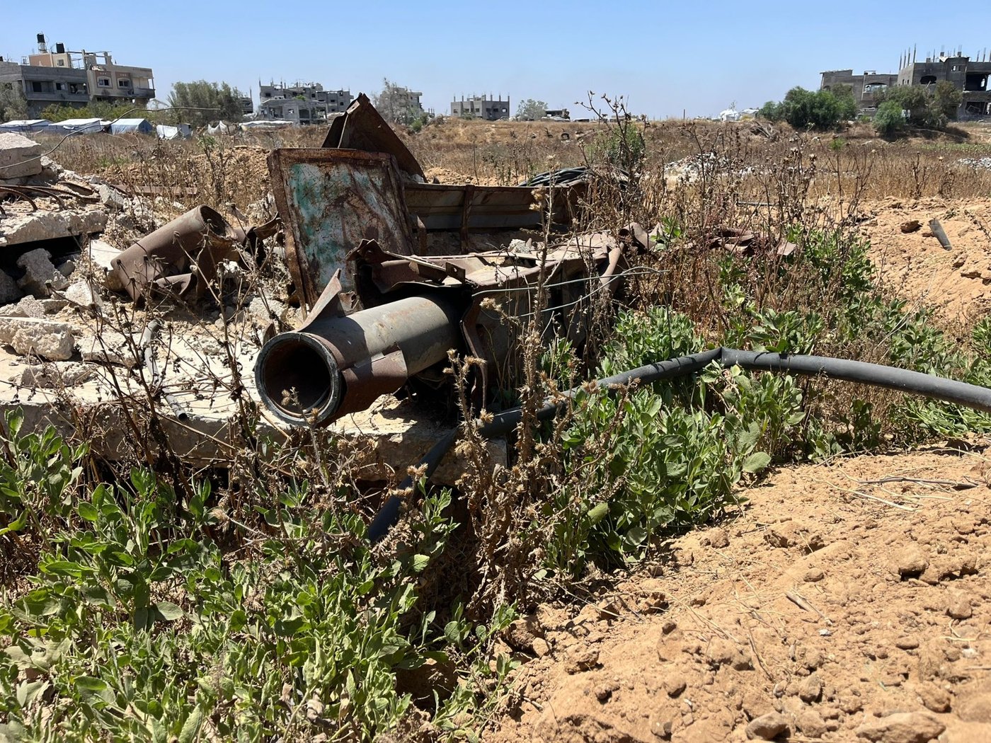 משגרי רקטות שאותרו על-ידי הכוחות בסמוך למבנה ששימש בעבר כבית ספר ברצועת עזה