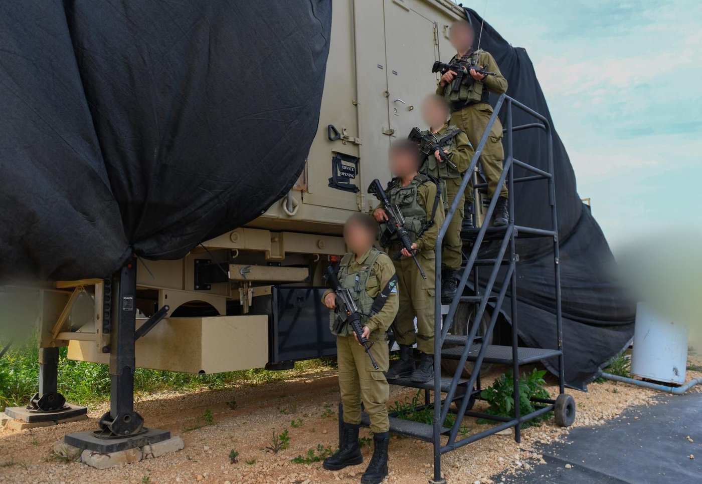 לוחמי הגנ"א ליד מערכת מגן אור (דובר צה"ל)